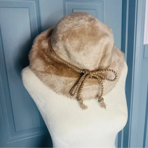 Stix, Baer & Fuller Vintage Women's French Mink Fur Hat - Picture 2 of 6